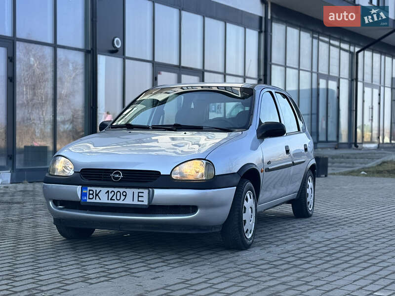 Хэтчбек Opel Corsa 1998 в Ровно