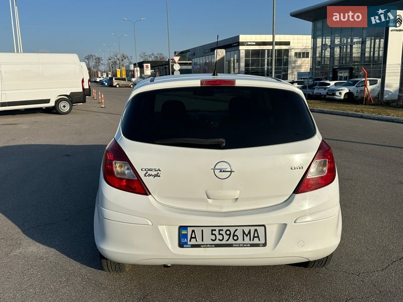 Хэтчбек Opel Corsa 2011 в Киеве