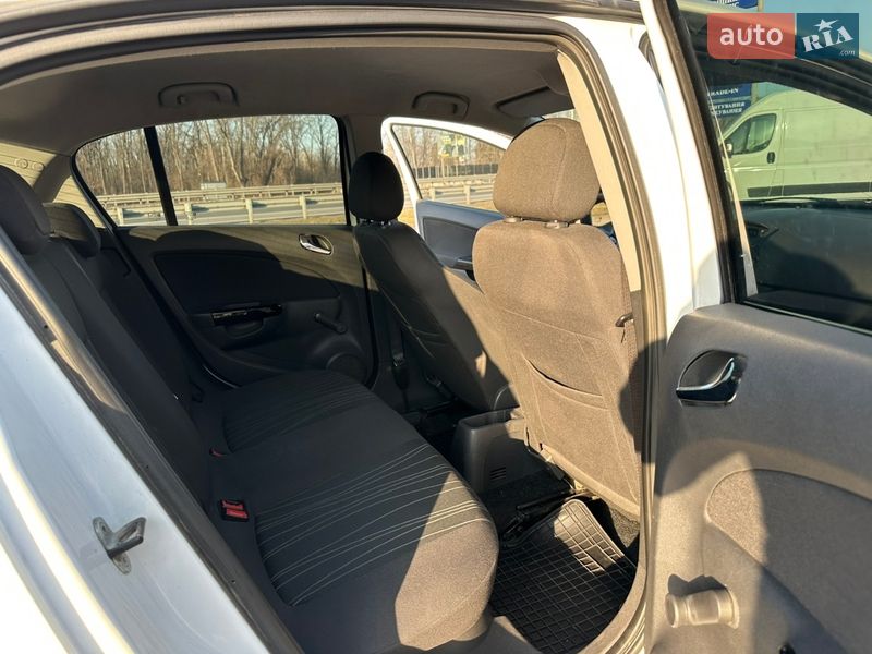Хэтчбек Opel Corsa 2011 в Киеве