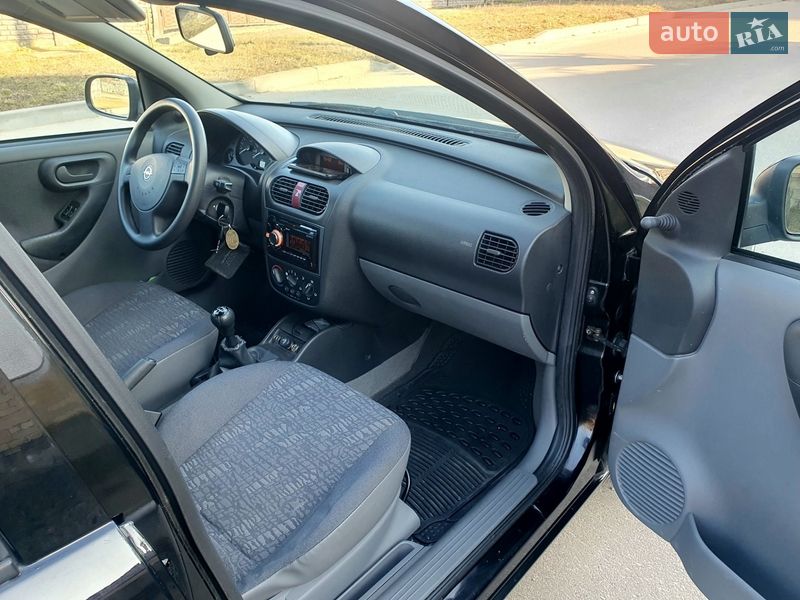 Хэтчбек Opel Corsa 2001 в Харькове