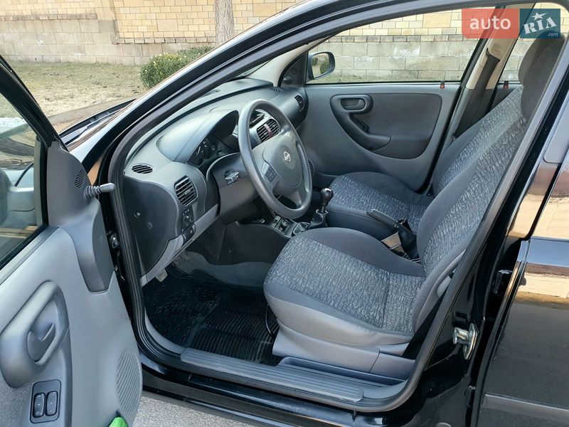 Хэтчбек Opel Corsa 2001 в Харькове