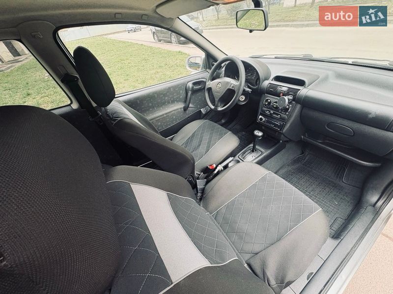 Хэтчбек Opel Corsa 1999 в Дрогобыче