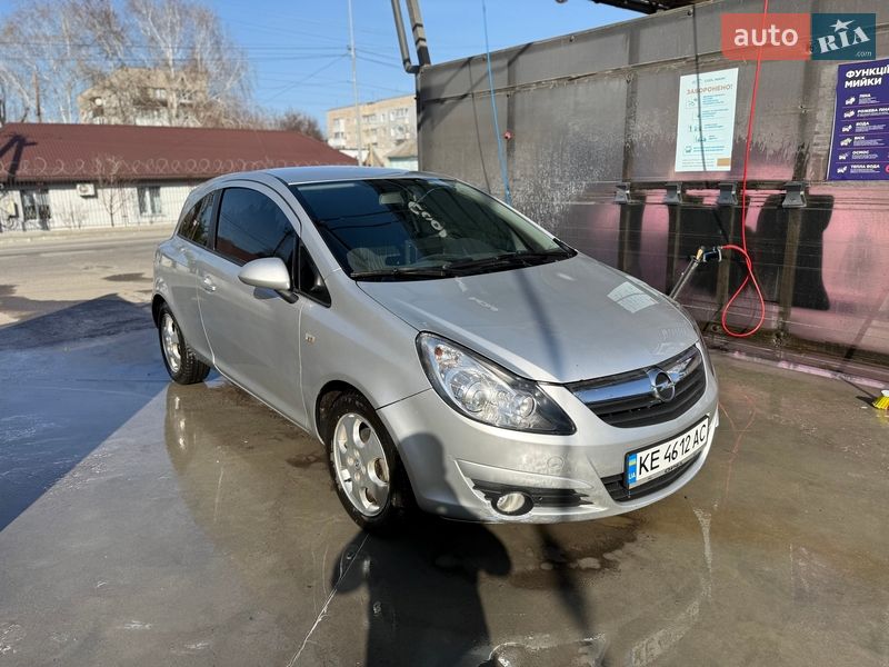 Хэтчбек Opel Corsa 2010 в Днепре