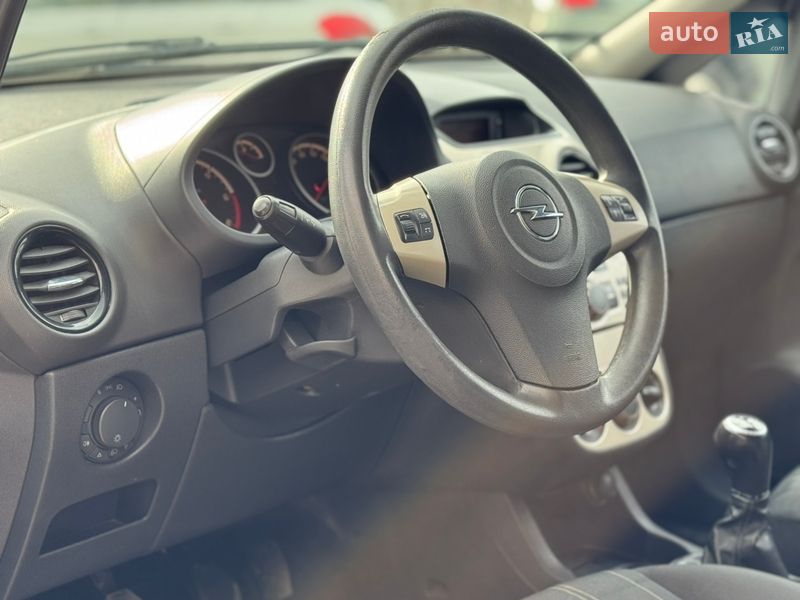 Хэтчбек Opel Corsa 2008 в Львове