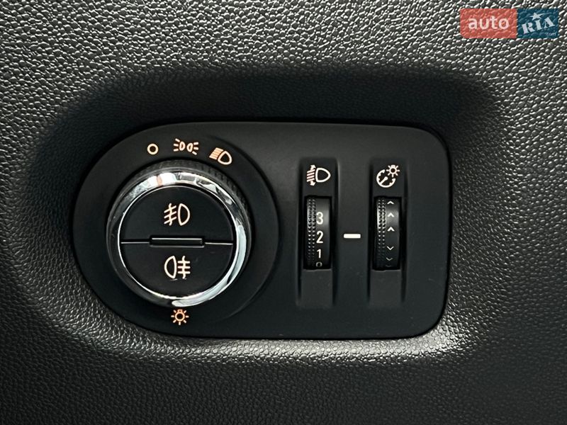 Хетчбек Opel Corsa 2011 в Львові