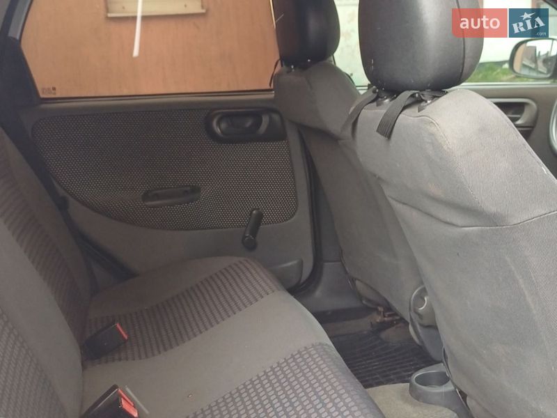 Хэтчбек Opel Corsa 2002 в Дубровице