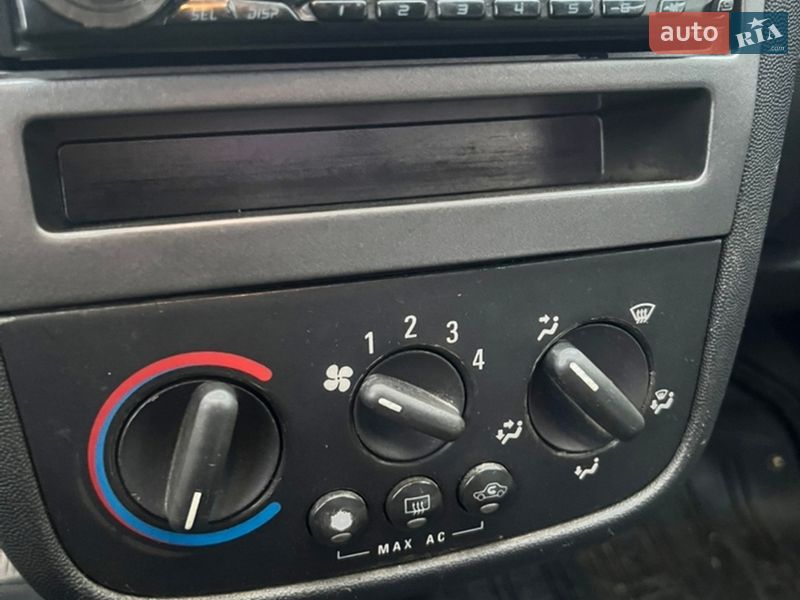 Хэтчбек Opel Corsa 2003 в Дрогобыче