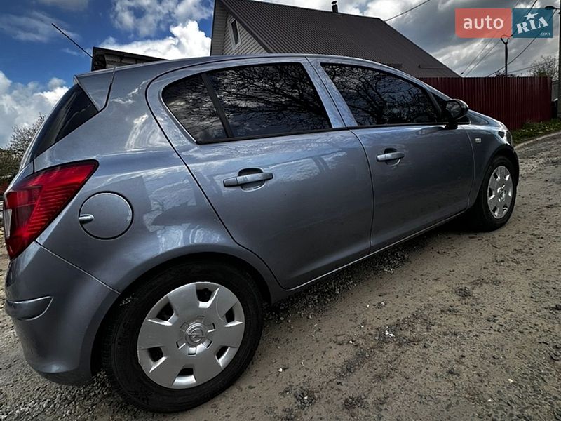 Хэтчбек Opel Corsa 2010 в Луцке