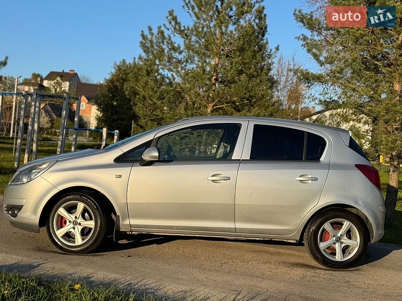 Хэтчбек Opel Corsa 2008 в Львове