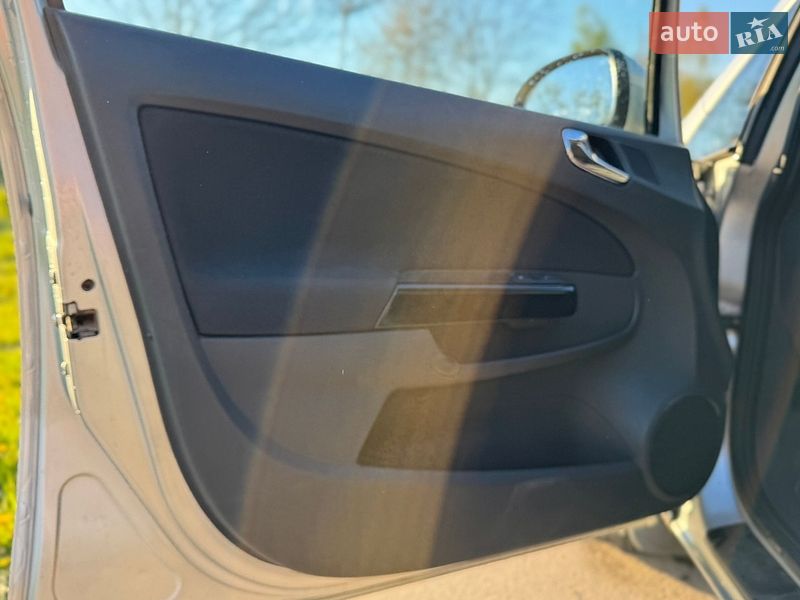 Хэтчбек Opel Corsa 2008 в Львове