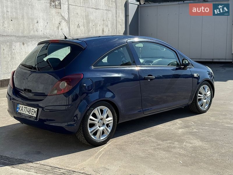 Хэтчбек Opel Corsa 2009 в Киеве