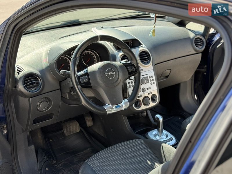 Хэтчбек Opel Corsa 2009 в Киеве