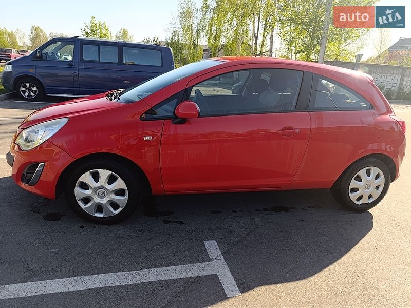 Хэтчбек Opel Corsa 2011 в Киеве