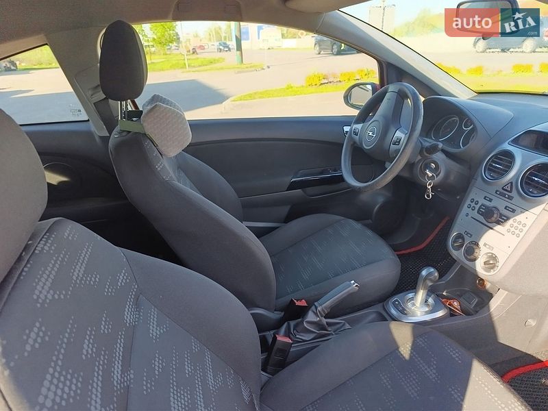 Хэтчбек Opel Corsa 2011 в Киеве