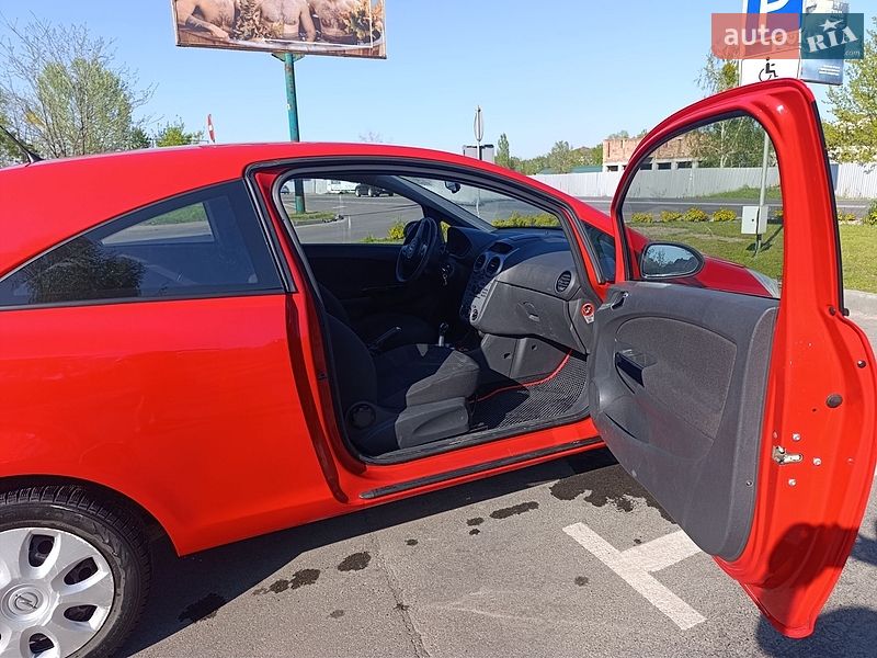 Хэтчбек Opel Corsa 2011 в Киеве