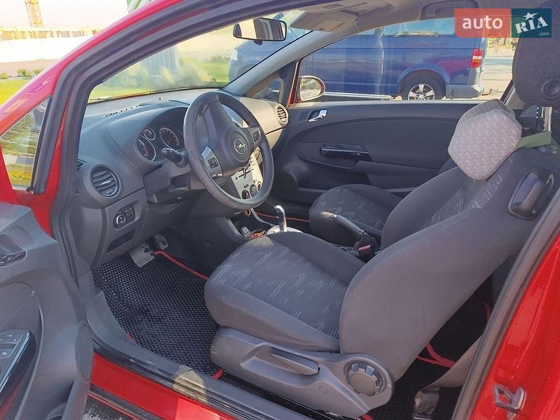 Хэтчбек Opel Corsa 2011 в Киеве