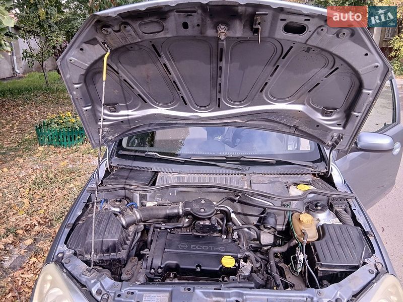 Хэтчбек Opel Corsa 2004 в Харькове