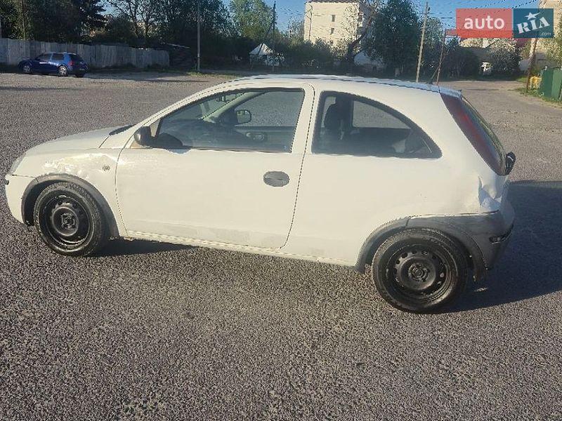 Хэтчбек Opel Corsa 2005 в Львове