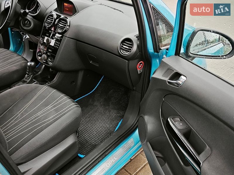 Хэтчбек Opel Corsa 2010 в Ременове