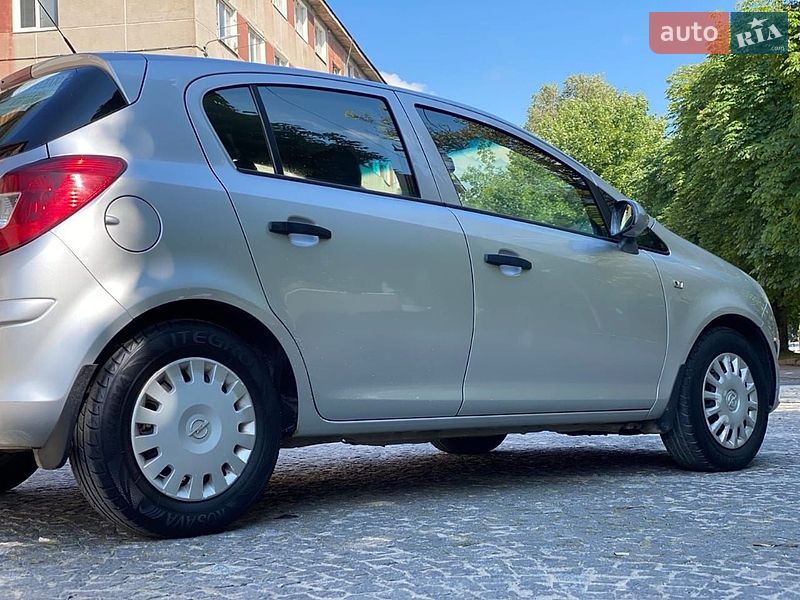 Хэтчбек Opel Corsa 2011 в Тернополе