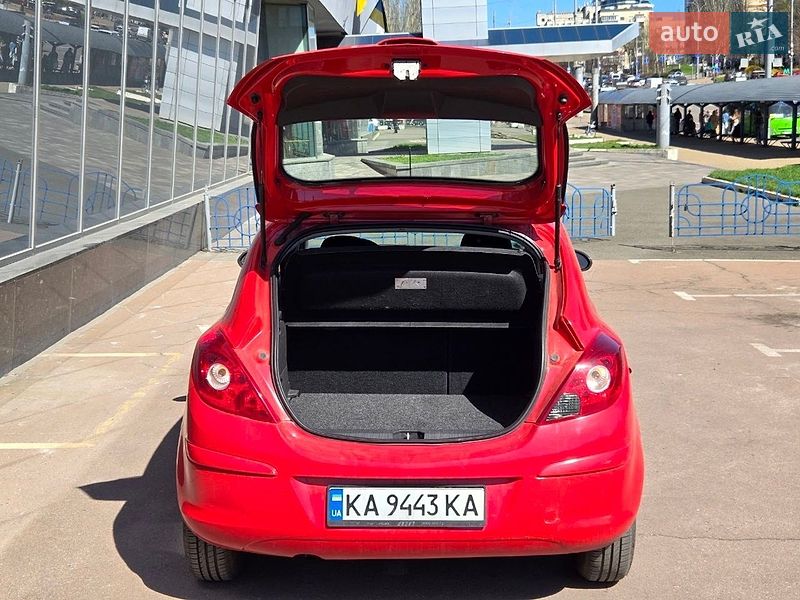 Хэтчбек Opel Corsa 2006 в Киеве