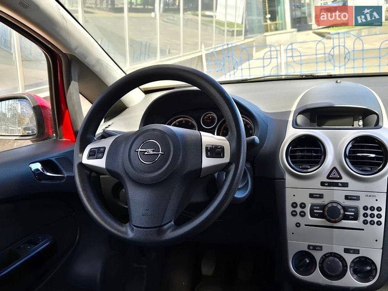 Хэтчбек Opel Corsa 2006 в Киеве