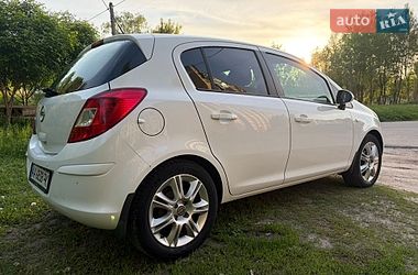 Хэтчбек Opel Corsa 2013 в Сумах