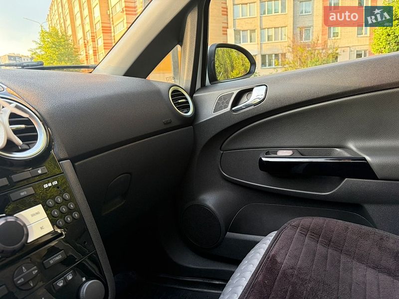 Хэтчбек Opel Corsa 2013 в Сумах