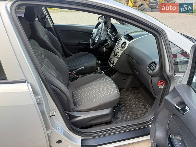 Хэтчбек Opel Corsa 2008 в Львове
