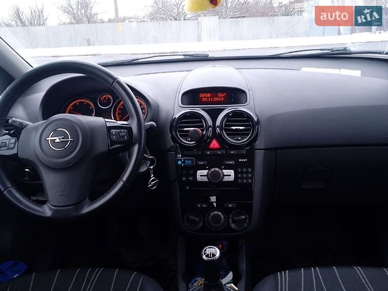 Хэтчбек Opel Corsa 2010 в Павлограде