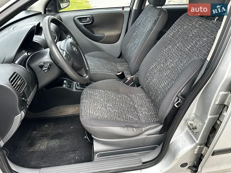 Хэтчбек Opel Corsa 2001 в Тернополе