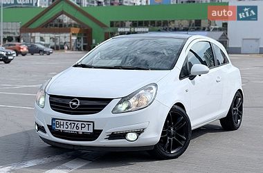 Хэтчбек Opel Corsa 2010 в Одессе