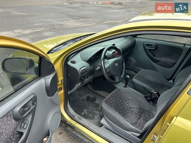 Хэтчбек Opel Corsa 2001 в Киеве