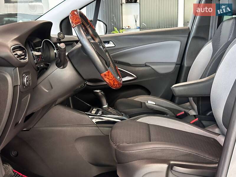 Позашляховик / Кросовер Opel Crossland X 2019 в Львові