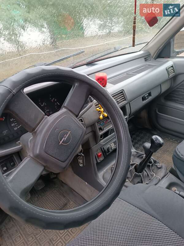 Позашляховик / Кросовер Opel Frontera 1992 в Лубнах фото 3 Позашляховик / Кросовер Opel Frontera 1992 в Лубнах