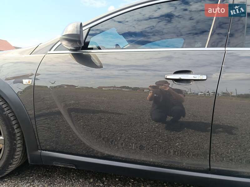 Универсал Opel Insignia Country Tourer 2015 в Голобах