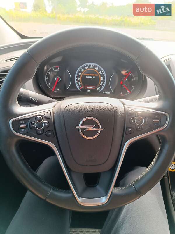 Универсал Opel Insignia Country Tourer 2015 в Голобах