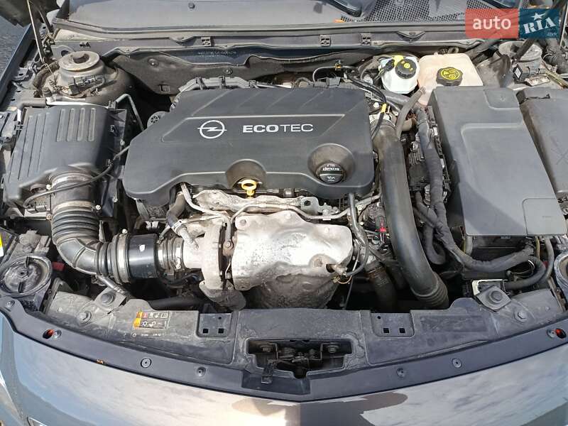 Универсал Opel Insignia Country Tourer 2015 в Голобах