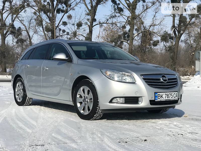 Универсал Opel Insignia 2013 в Ровно