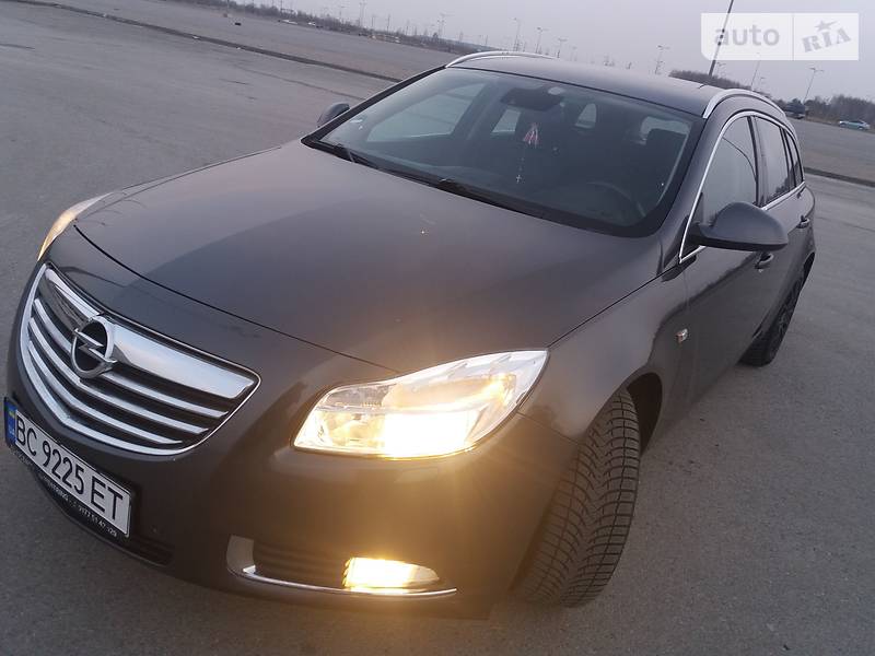 Opel Insignia 2011 года