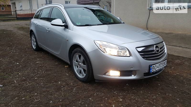 Универсал Opel Insignia 2010 в Бучаче