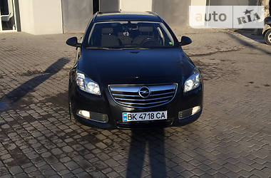 Универсал Opel Insignia 2010 в Ровно