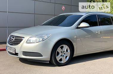 Універсал Opel Insignia 2010 в Черкасах