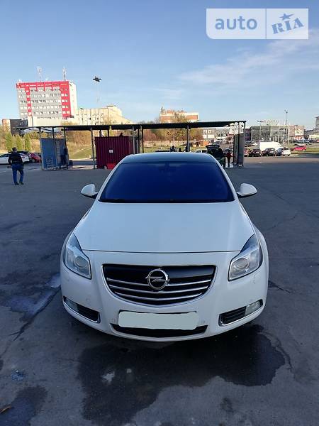 Седан Opel Insignia 2010 в Львове