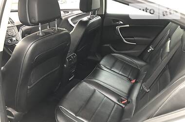 Седан Opel Insignia 2010 в 