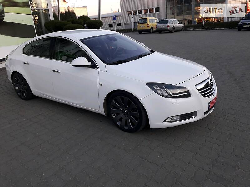 Седан Opel Insignia 2010 в 