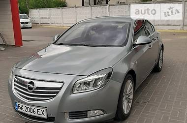 Седан Opel Insignia 2013 в Ровно