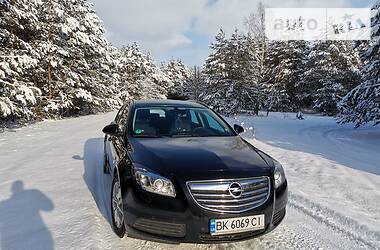 Универсал Opel Insignia 2010 в Сарнах