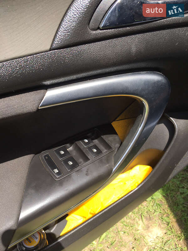 Универсал Opel Insignia 2013 в Бучаче