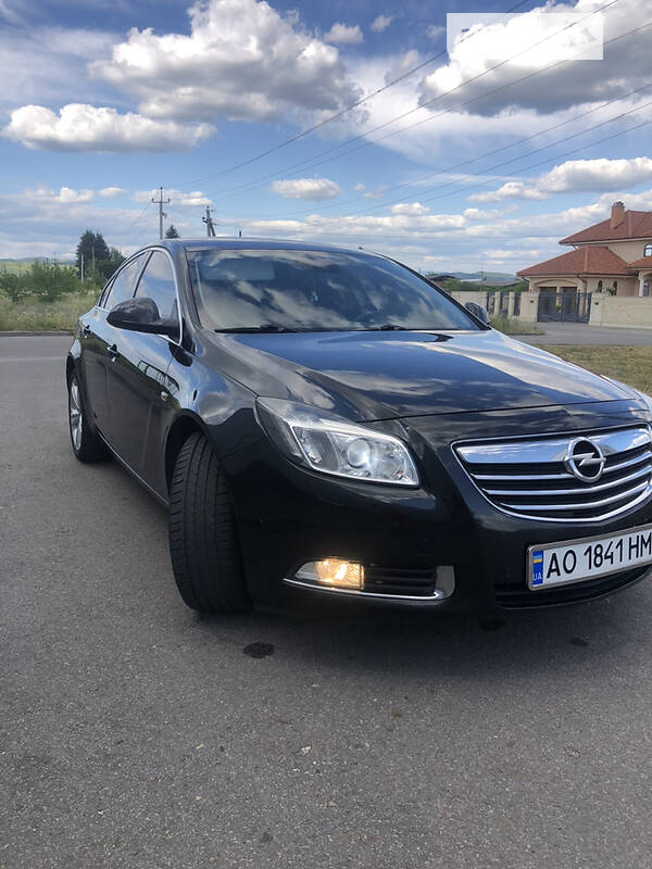 Седан Opel Insignia 2012 в Тячеве